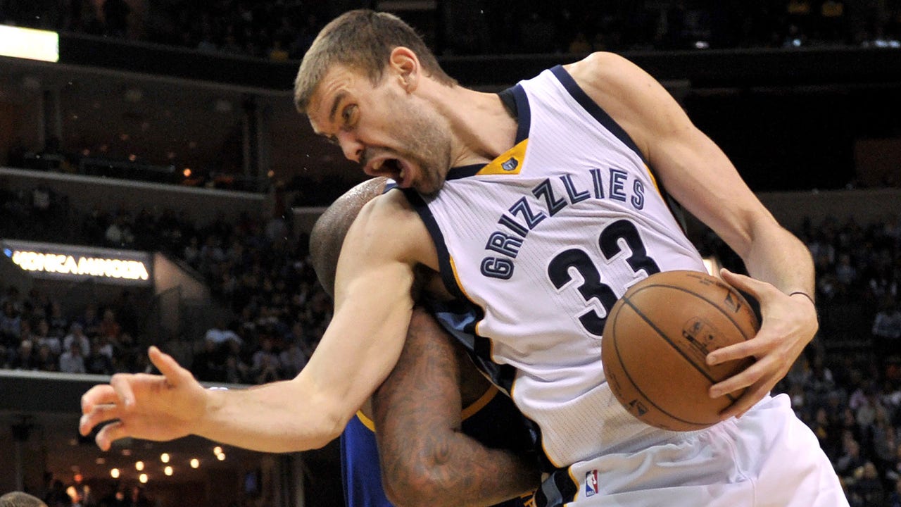 Grizzlies halt Warriors' 16-game win streak after bench spurs 20-0 run